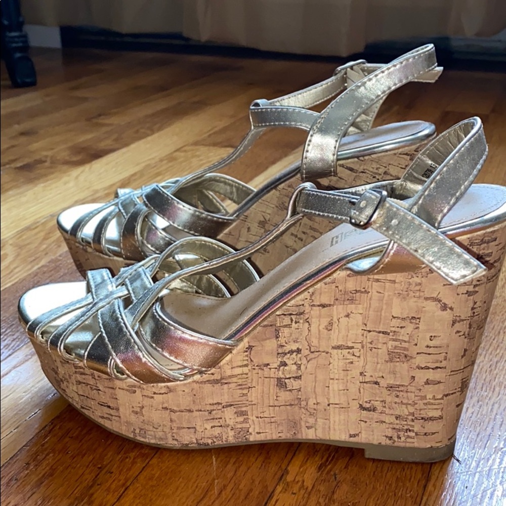 Metallic Gold Wedges - Picture 3 of 3